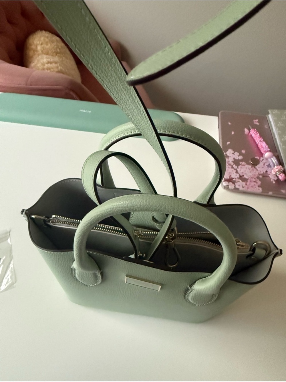 kate spade suite Mint Green Leather Satchel top handle crossbody - Picture 4 of 5